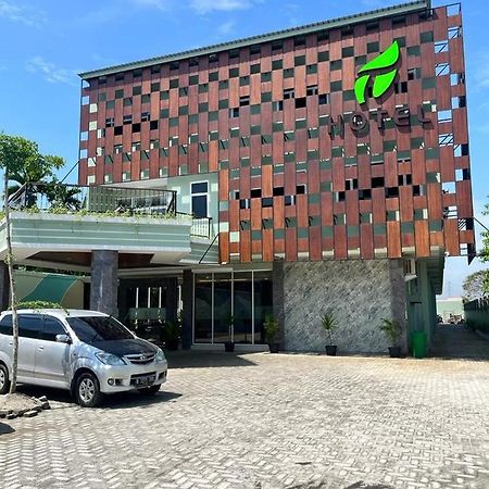 T Hotel Kualanamu Lubukpakam ภายนอก รูปภาพ