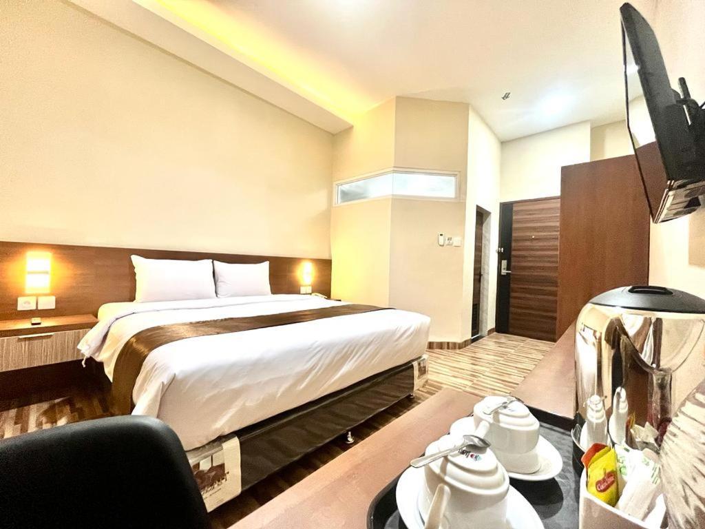 T Hotel Kualanamu Lubukpakam ภายนอก รูปภาพ