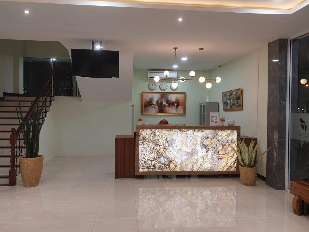 T Hotel Kualanamu Lubukpakam ภายนอก รูปภาพ