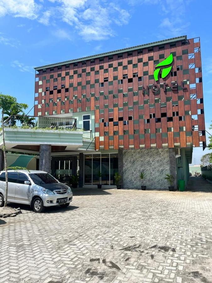 T Hotel Kualanamu Lubukpakam ภายนอก รูปภาพ